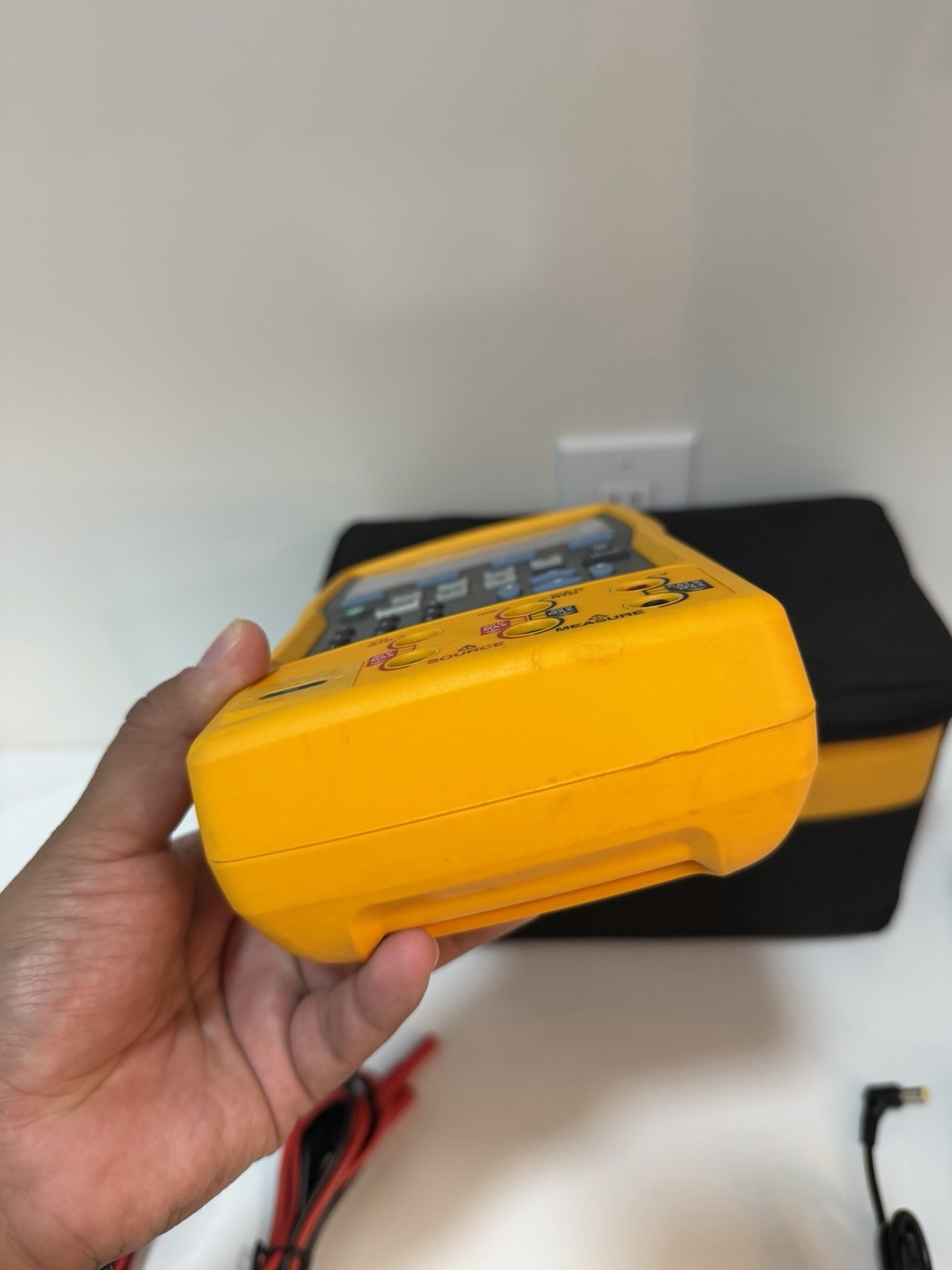 FLUKE 753 DOCUMENTING PROCESS CALIBRATOR W/ ACCESSORIES -FREE SHIPPING (TESTED)