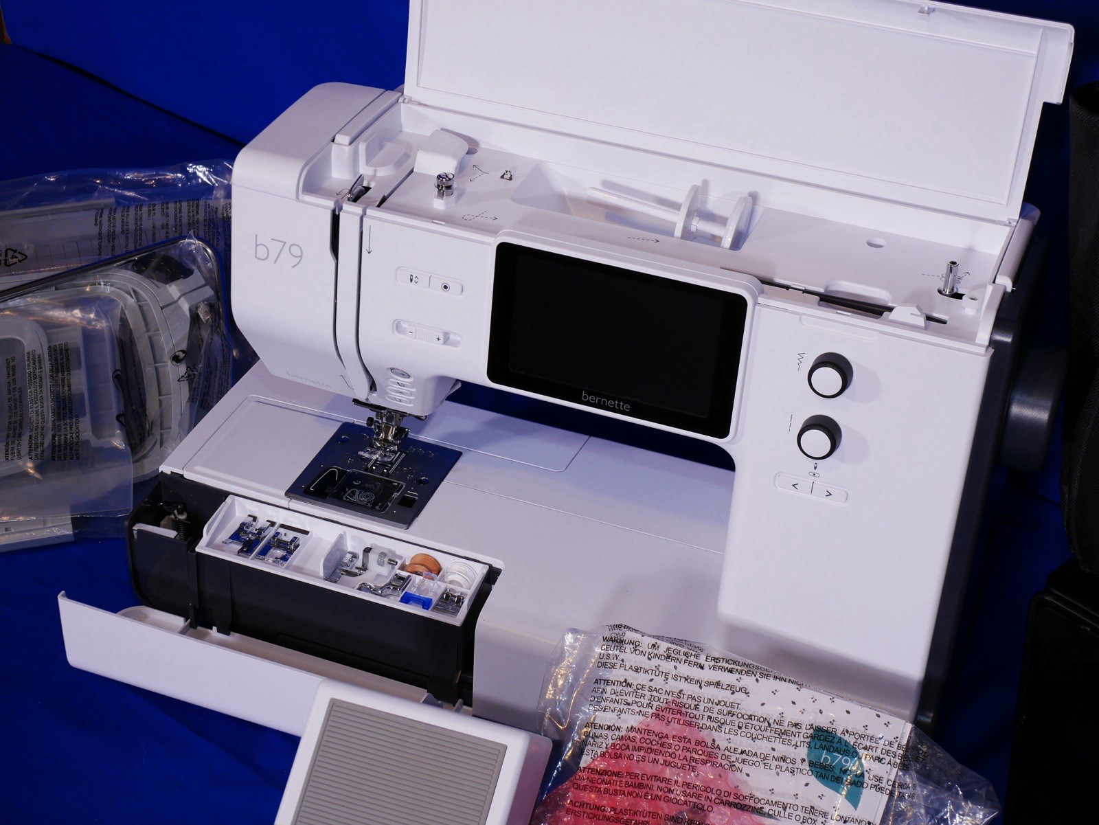 Bernette B79 Computerized Embroidery&Sewing Combo+Original Accessories Pristine