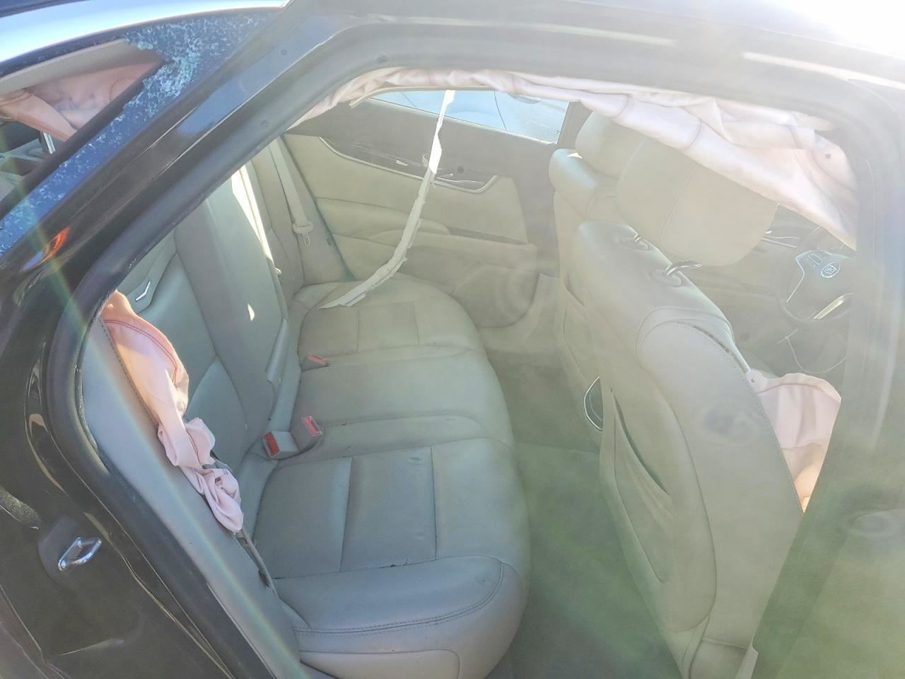 XTS 2015 Glove Box 5001732