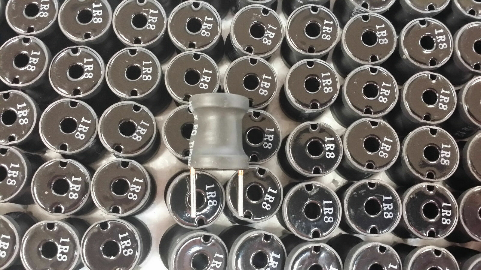 (5) 1110-1R8M JW MILLER 1 ELEMENT 1.8uH FERRITE-CORE GENERAL PURPOSE RF INDUCTOR