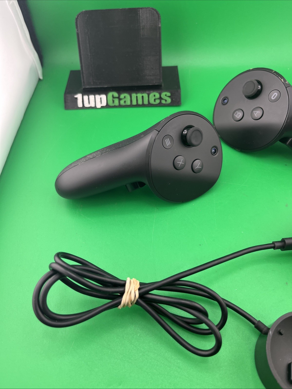 Meta Quest Pro VR Controllers LW9VM4 With Charger (T01)