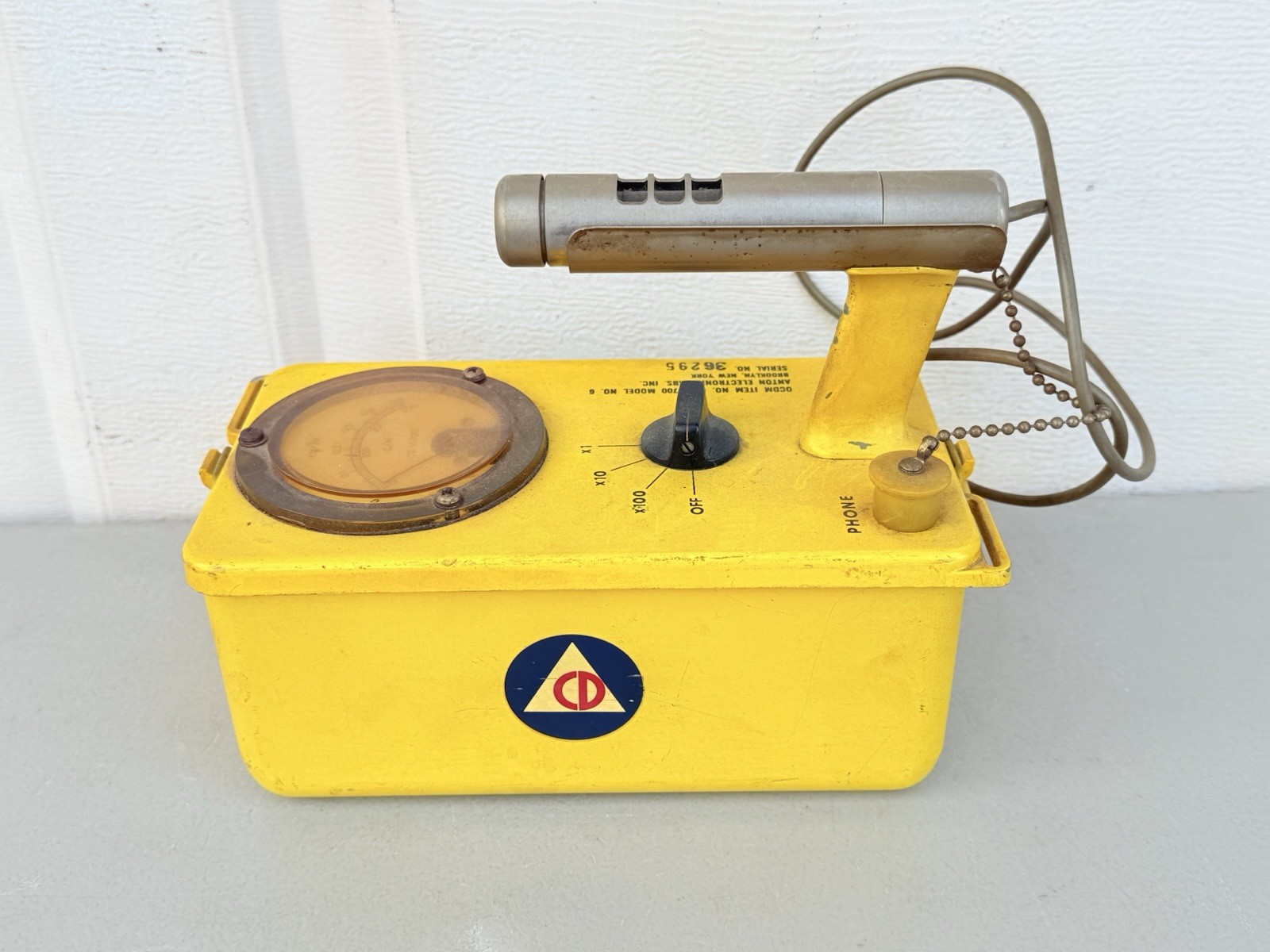 Vintage Civil Defense Geiger Counter, OCDM Item No. CDV-700, Model No. 6