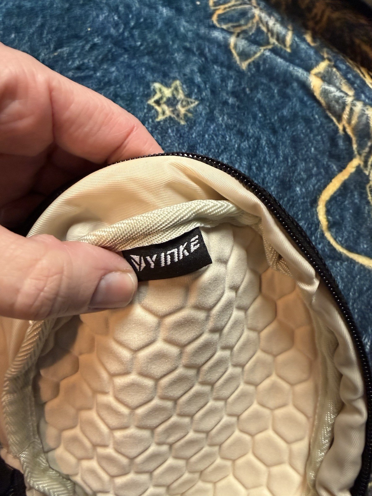 yinke Soft Padded organizer case