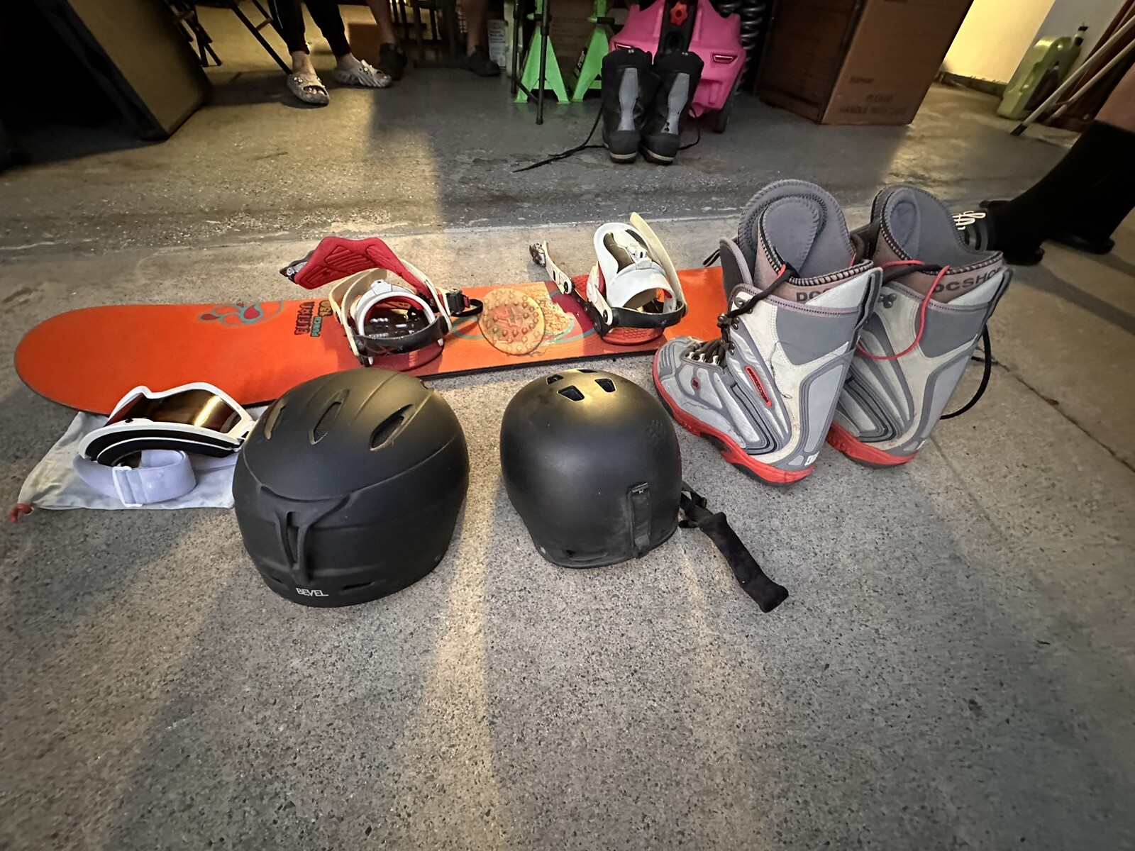 Snowboarding Protective Gear LOT Snowboard Goggles Burton DC Snowboard Boots Sz6