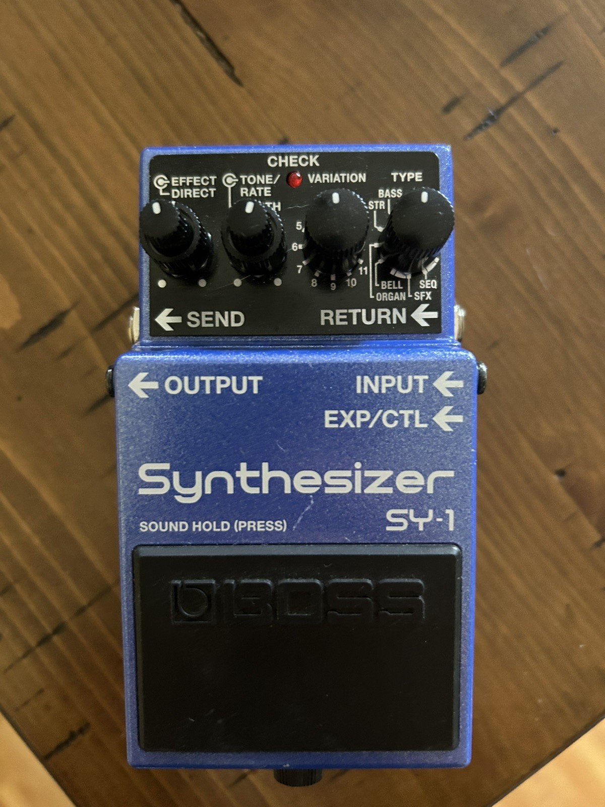 BOSS SY-1 Synthesizer Guitar Effect Pedal