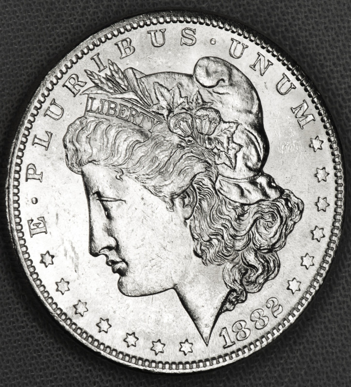 1882-s Silver Dollar.    Full Chest Feathers.      BU (Inventory A)