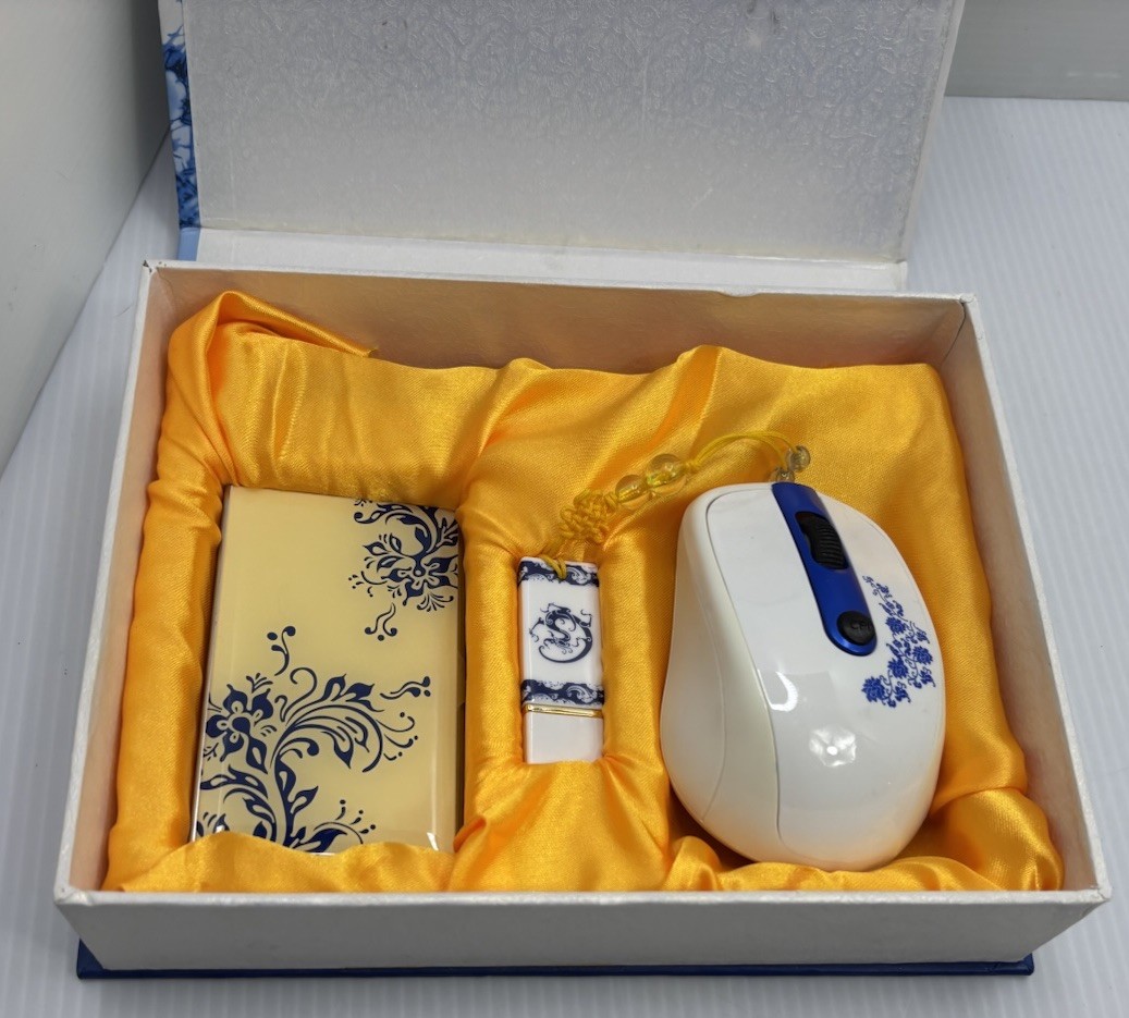 QUINTESSENCE Accessory Kit Wireless Mouse Card Case