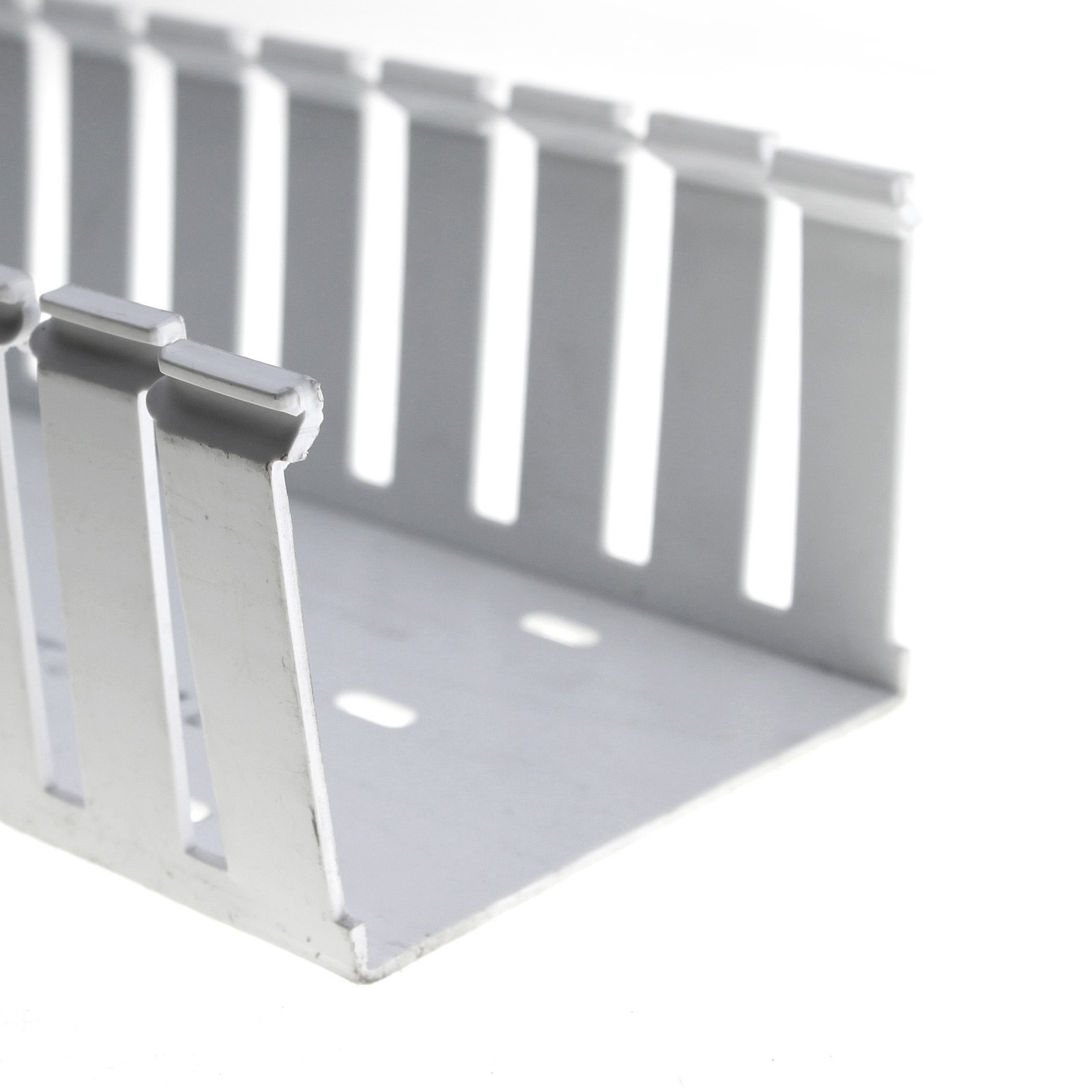 PANDUIT G4X3WH6 PANDUCT 4" WHITE TYPE G WIDE SLOTED WALL WIRING DUCT (6 FT)
