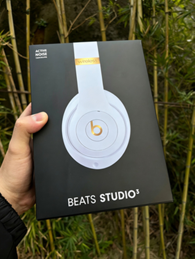 Beats Studio 3 Wireless Noise Cancelling Over-Ear Headphones - White/Gold