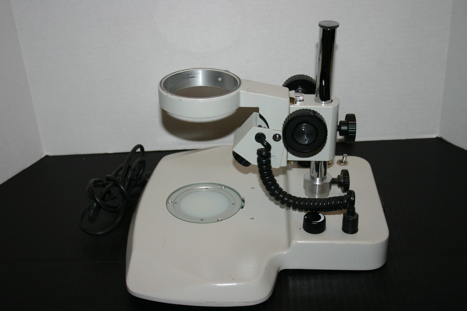 Nice Meiji Stereozoom Microscope Diascopic Desktop Stand Dual Illumination
