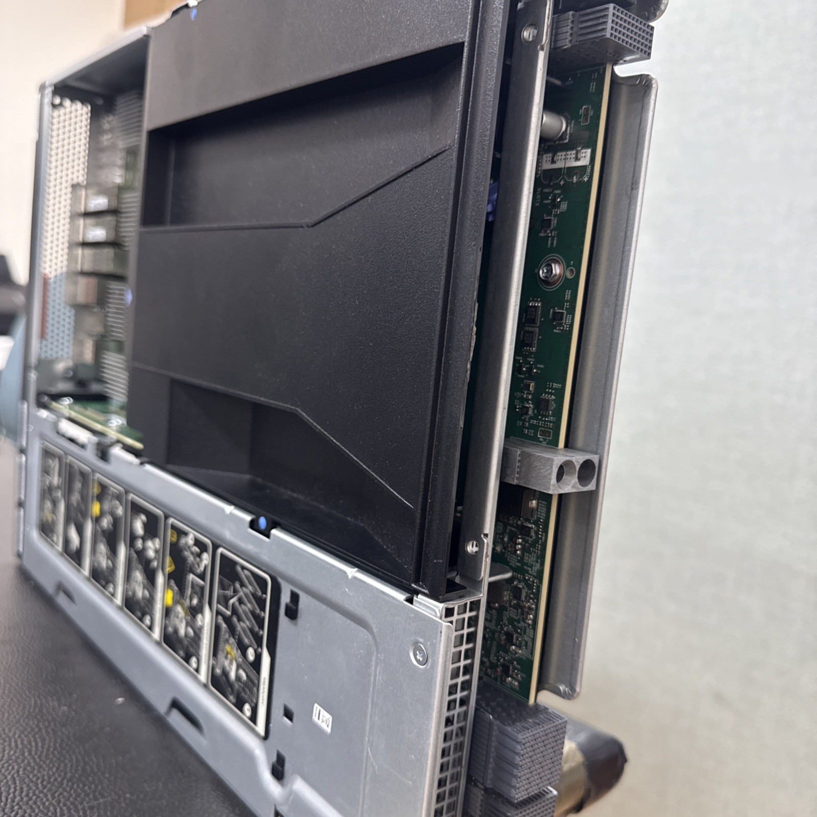 NETAPP 111-02493+A1 Storage Controller Module