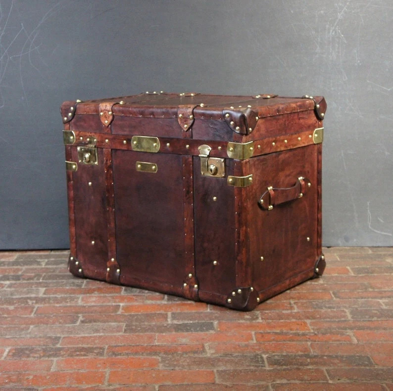 leather trunk side table in a vintage style, Hand crafted from the fines Trunk