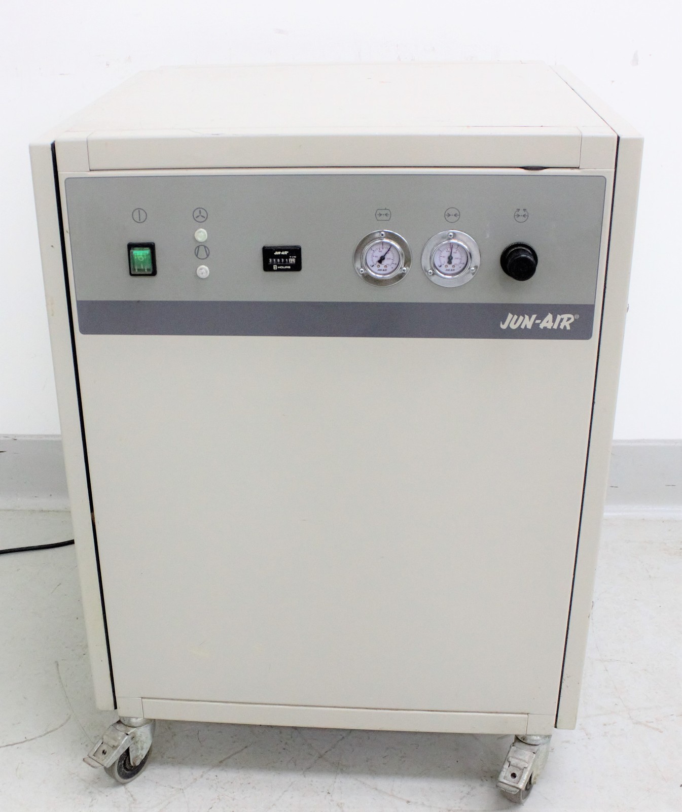 Jun-Air 2000 Oil-Free Air Compressor Cabinet Unit 120 psi 6.6 gal 2 (3370141)