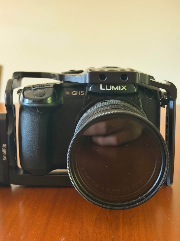 Panasonic GH5 with 12-35mm f2.8 and 45-200mm f4 - Small Rig Cage + Handle