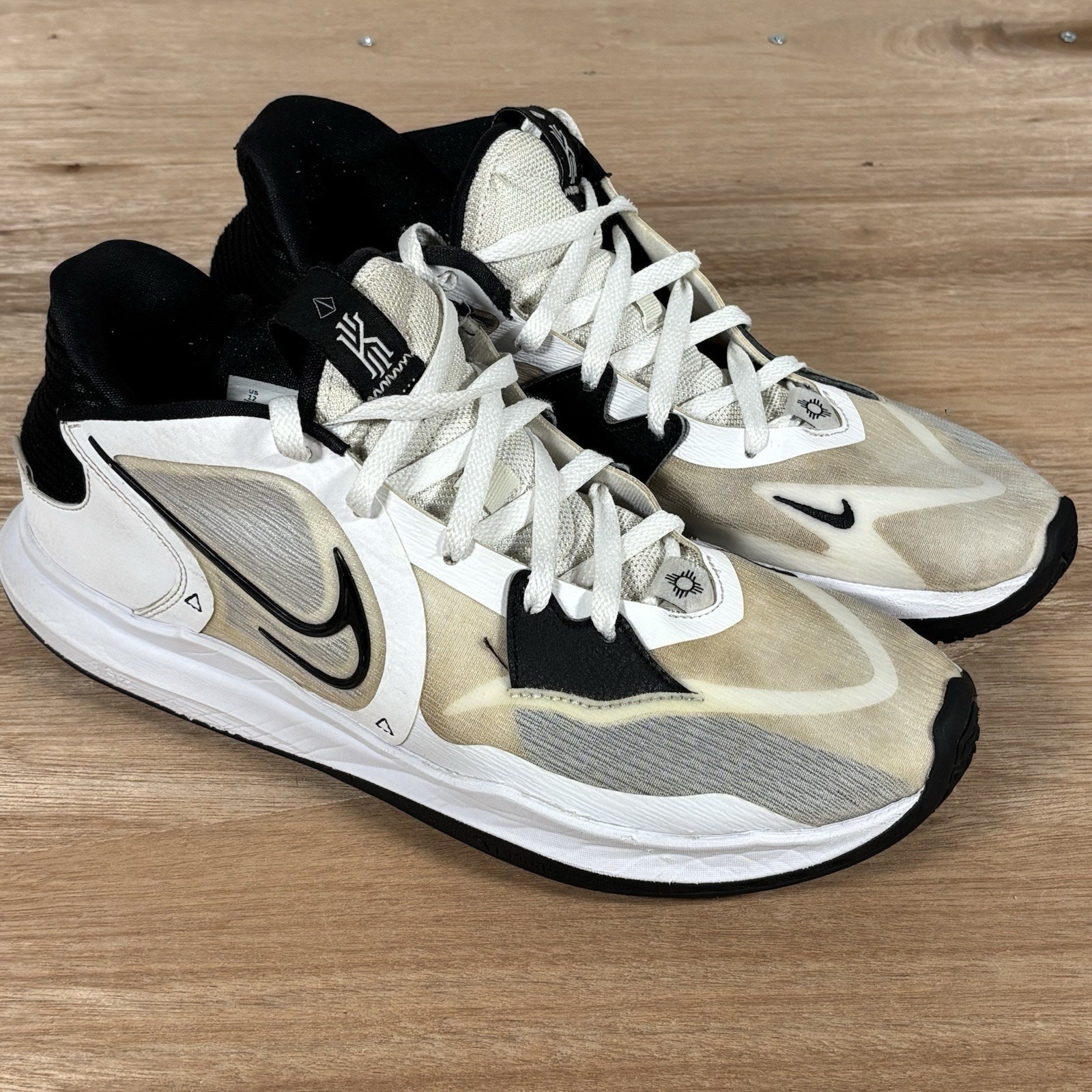 Nike Kyrie Low 5 Mens Size 12 Basketball Shoes White Black Sneakers