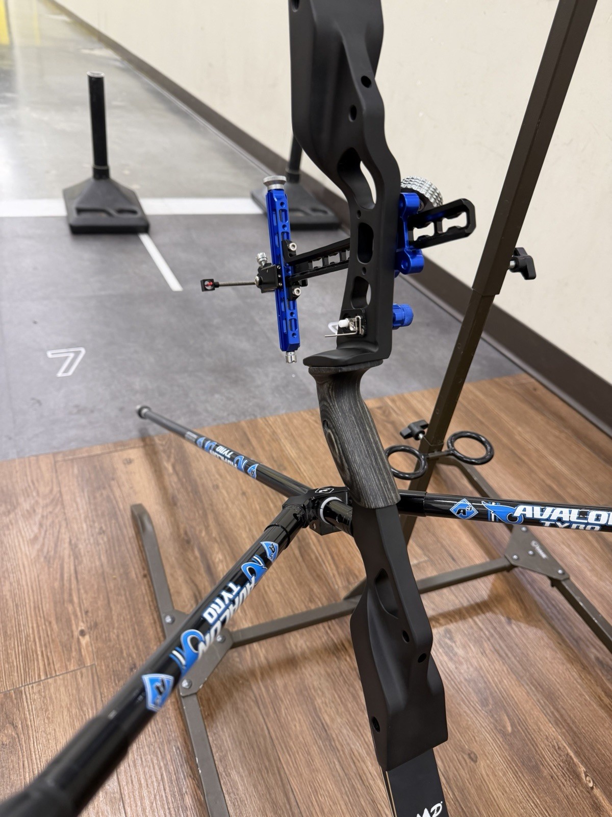AVALON & EXE Target/Olympic Recurve Archery Bow Accessory Package - Blue/Black