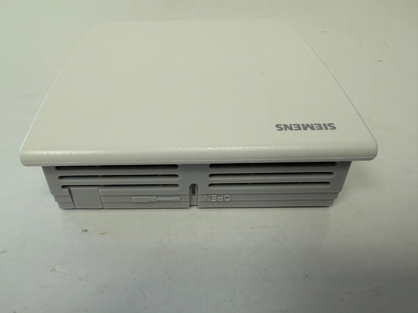 SIEMENS QPA2000 ROOM AIR QUALITY SENSOR NEW OPEN BOX