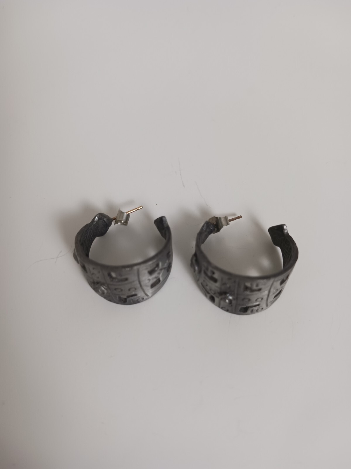 Vintage Silvertone Pierced Earrings 1" Unmarked