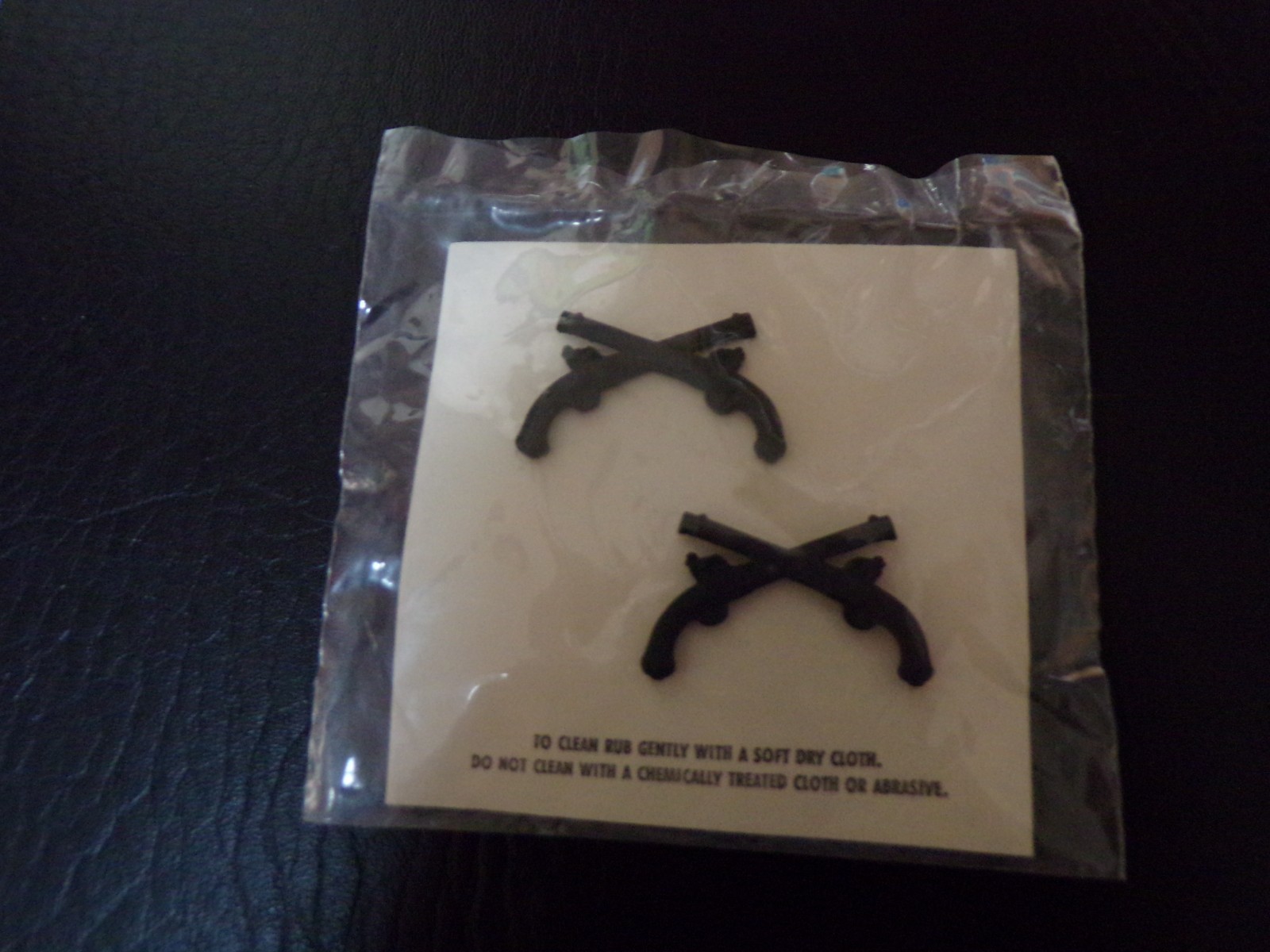 US ARMY MILITARY POLICE CROSSED PISTOLS PAIR SEALED ARMY ISSUE SUBDUED 1 AND 1/4