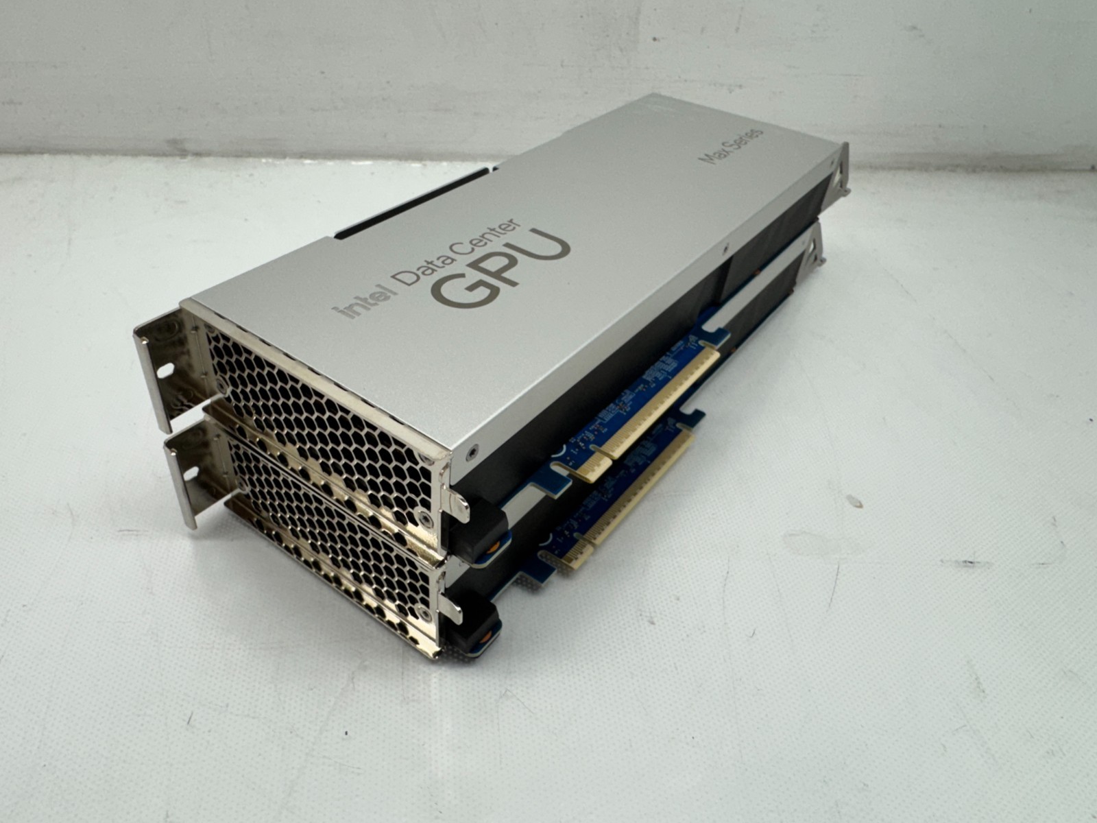 Dual Intel Data Center Max 1100 48GB HBM2e 300W PCIe5 x16 GPU W/brige M50151-308