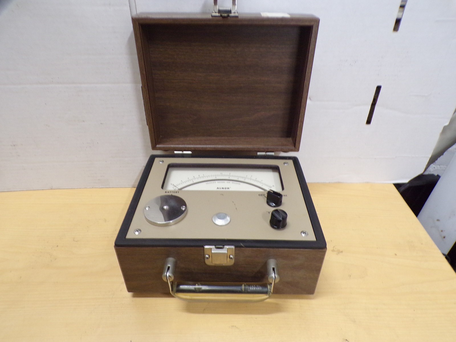 Vintage ALNOR THERMO- ANEMOMETER Type 8500  No.3437 Velocity Meter