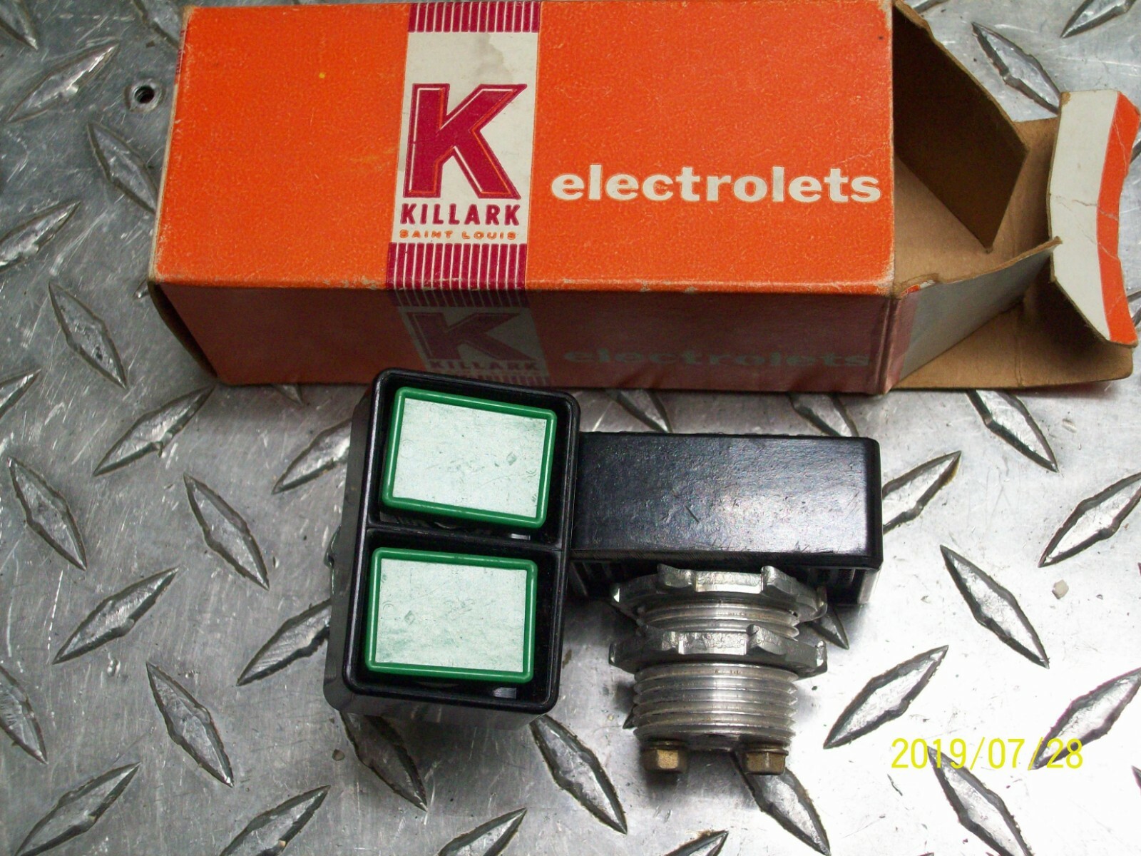 (1) NEW KILLARK G02-G022 HEAVY DUTY PUSH BUTTON 600VAC *FREE SHIPPING*