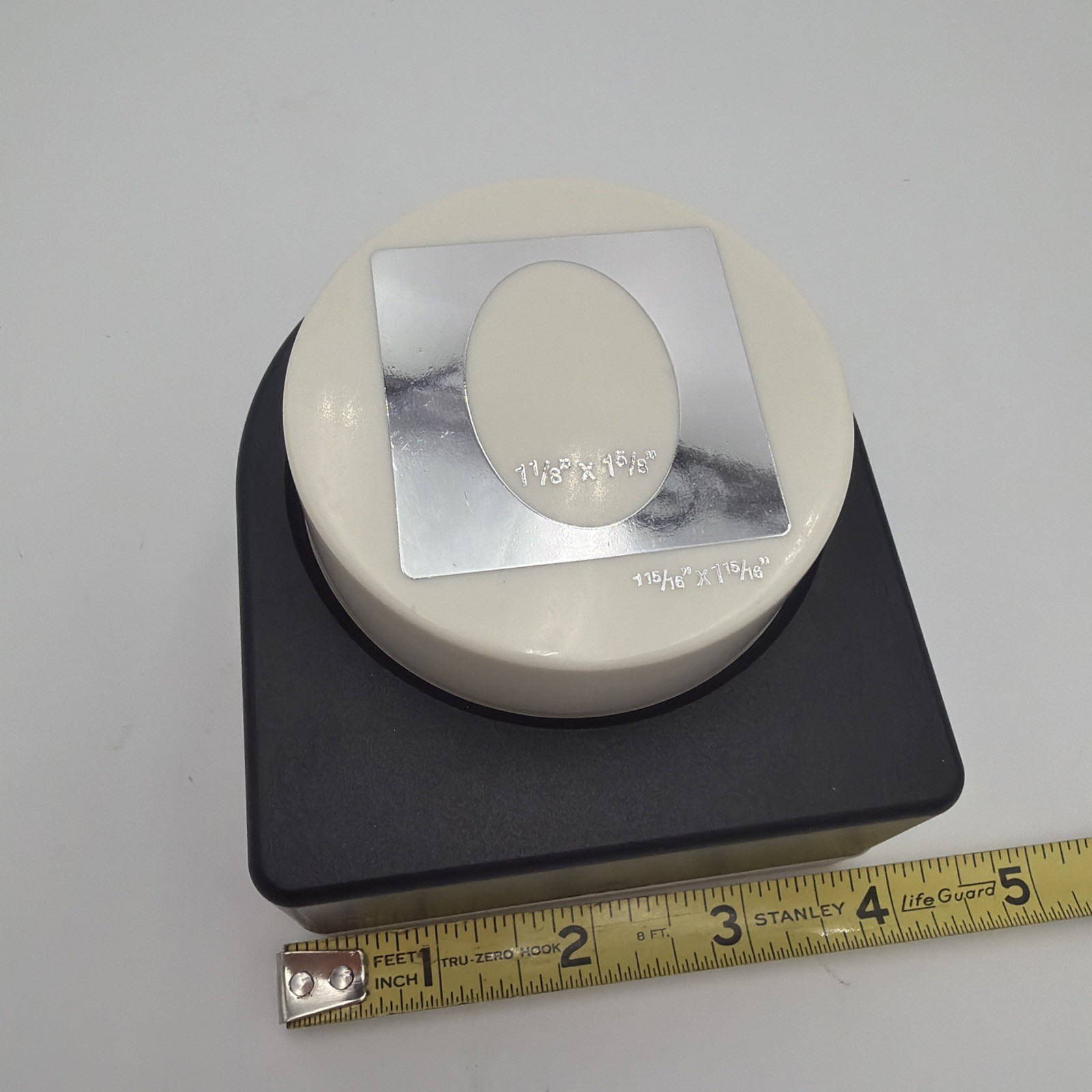 Paper punch Oval For Picture In Square Frame scrapbooking Memories Creative Oval