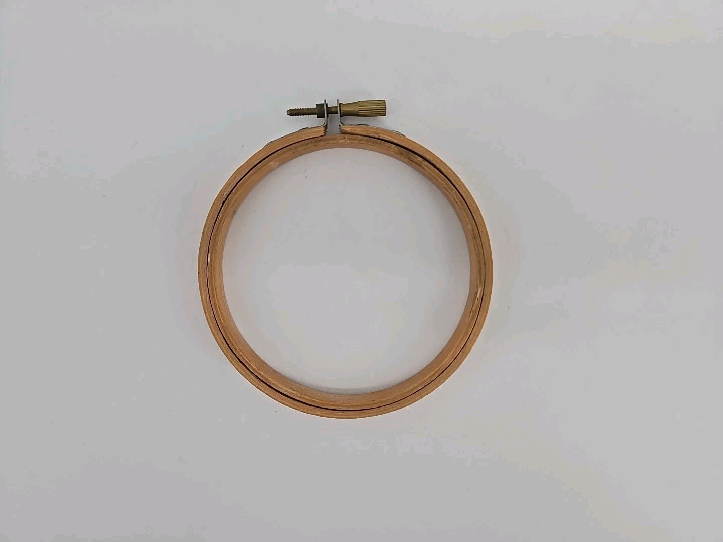 Lot of 4 Round Embroidery Hoops Pre-owned READ