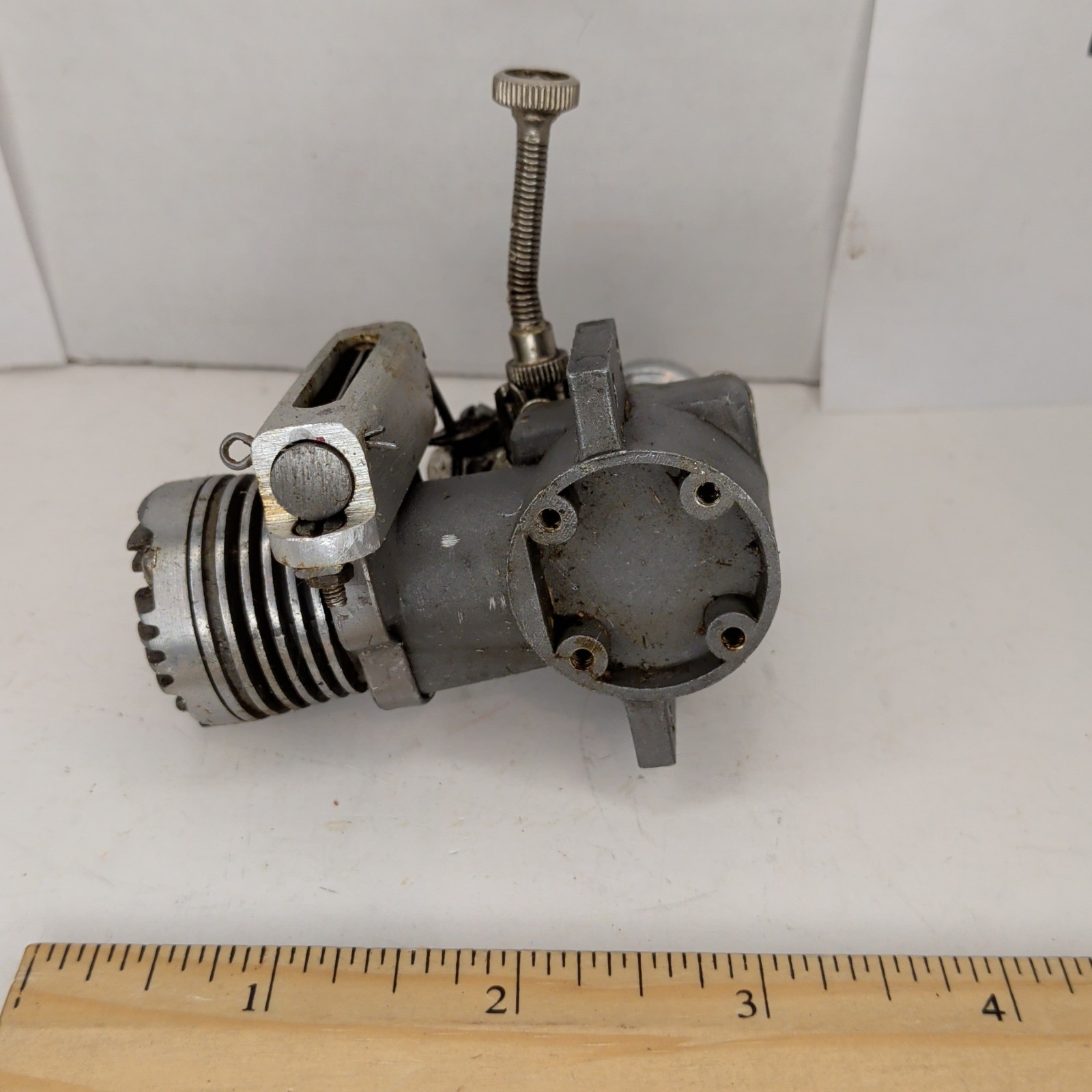 "19" Model Engine Model 4002 Untested Unbranded x2