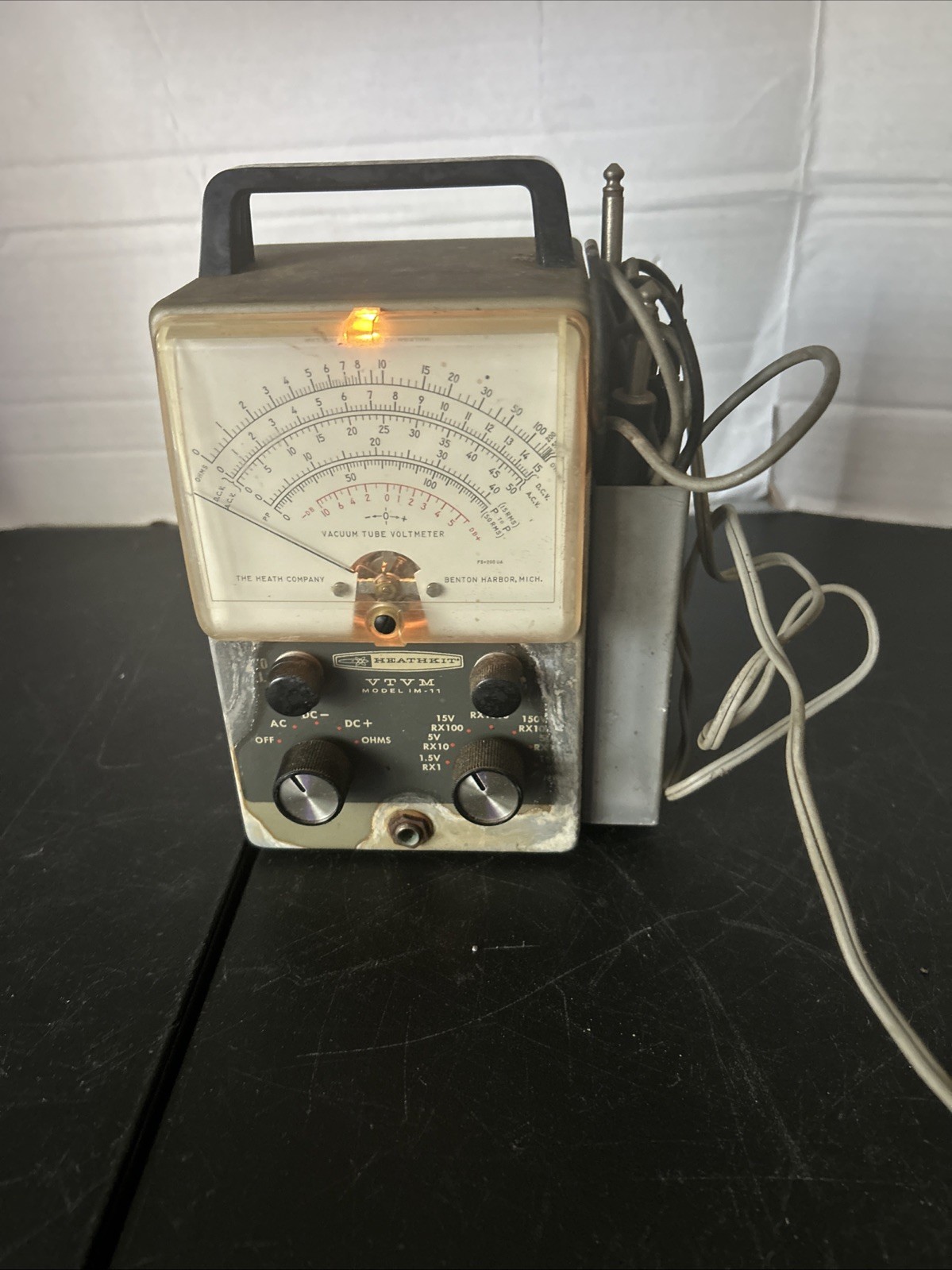 HEATHKIT VTVM MODEL IM-11 VACUUM TUBE VOLTMETER (Power On/ Untested)