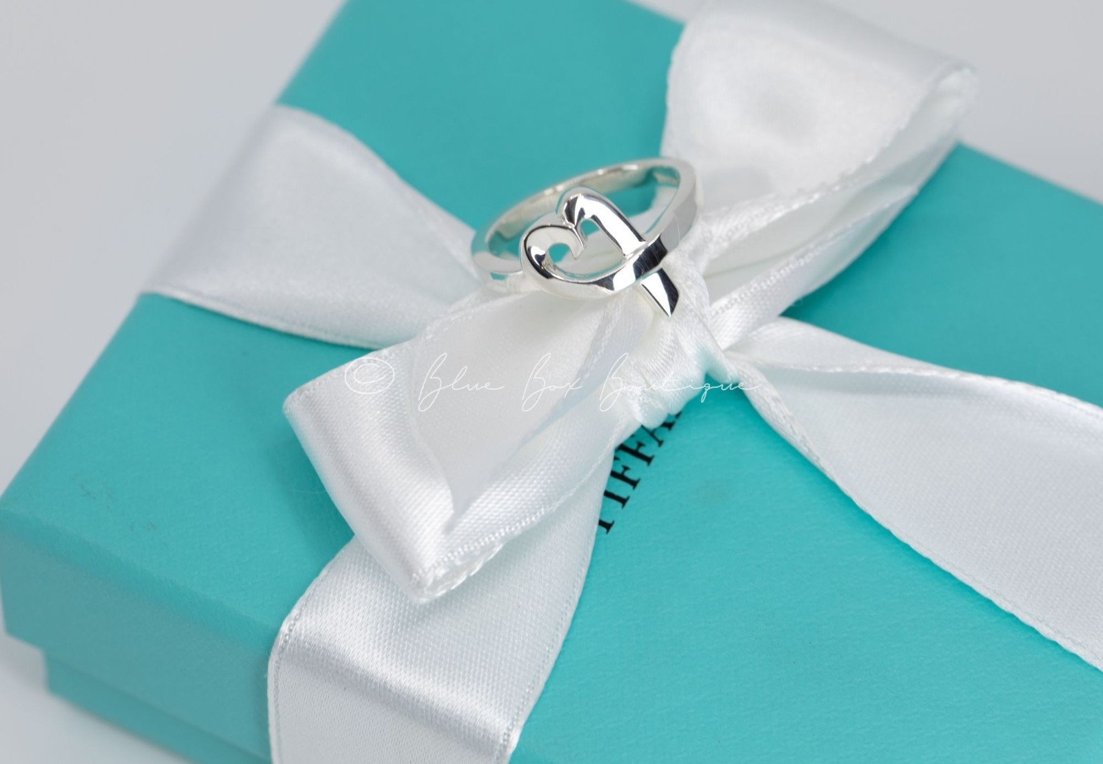 Tiffany & Co Ring Vintage "LOVING HEART" Band by Paloma Picasso in Silver