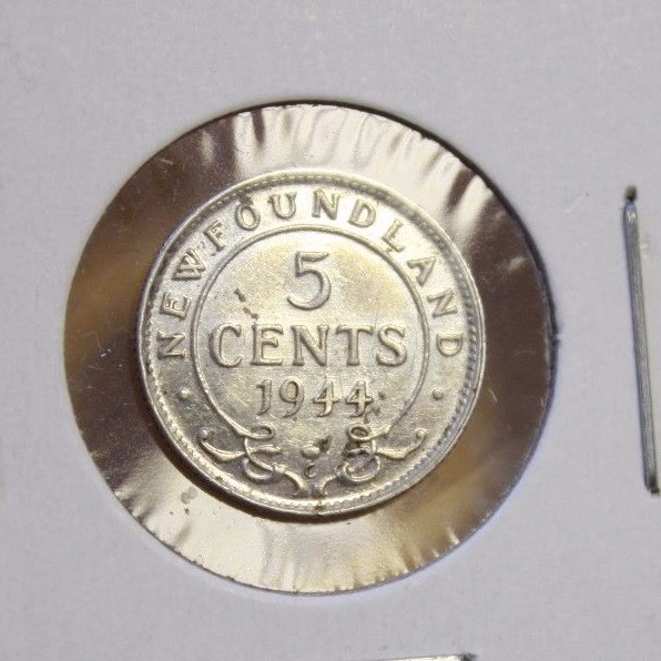 Newfoundland  5 cents 1944 Au +