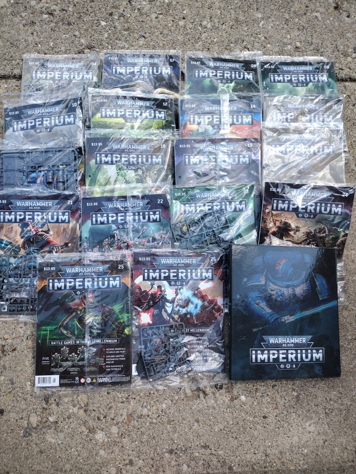 Lot 18 Warhammer Imperium Magazines New Sealed w/Paints or Miniatures + Binder