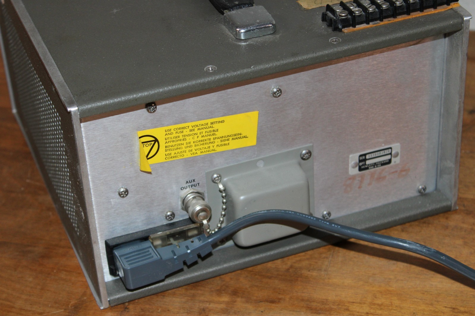 HP Hewlett Packard 8654A Signal Generator