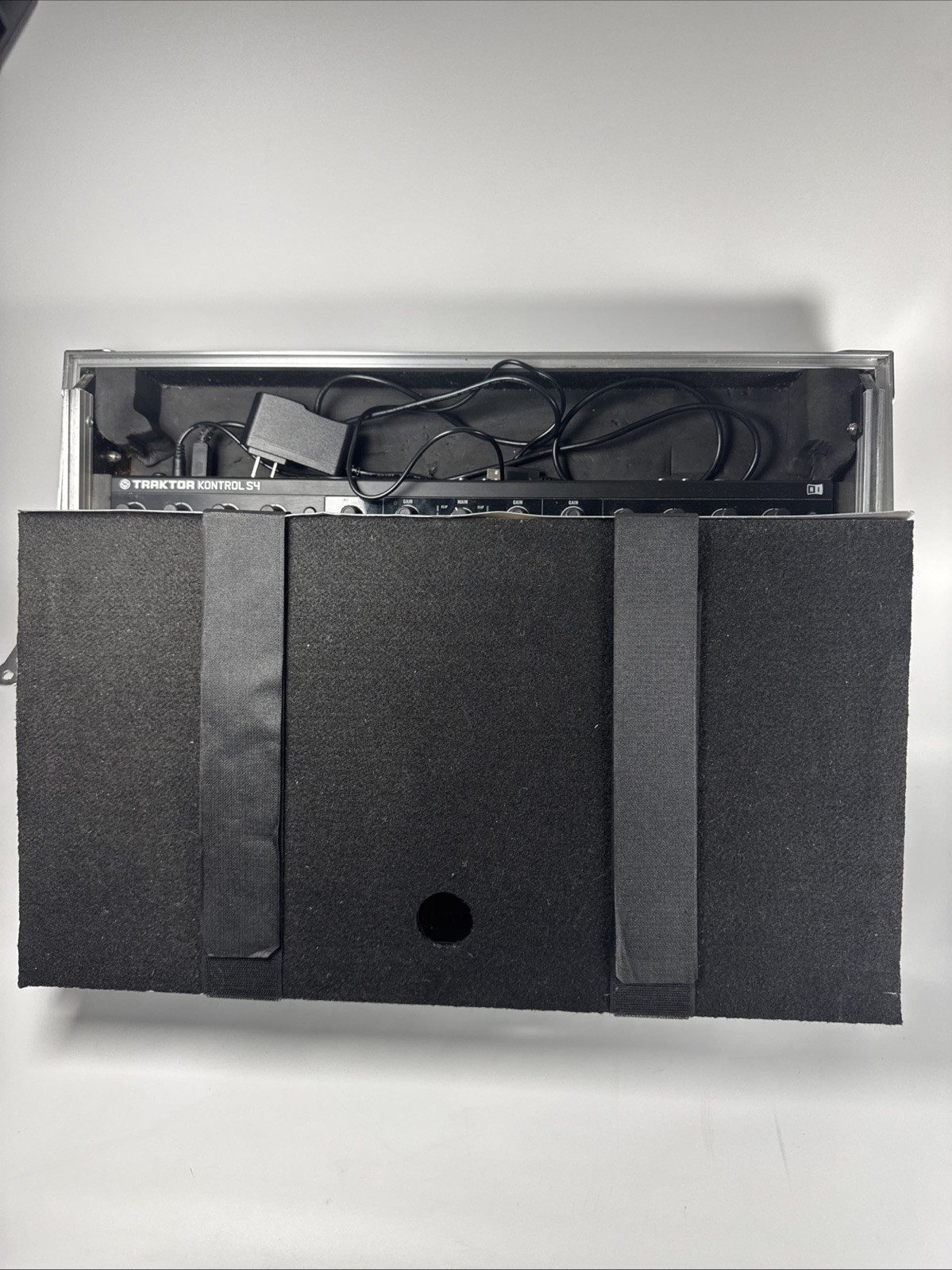 Native Instruments Traktor Kontrol S4 MK1 DJ Controller 4-Channel Black