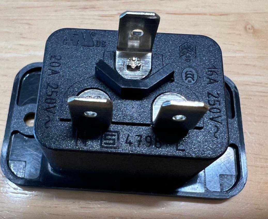 IeC C-20 AC SOCKET INLET Max 250VAC @ 20A