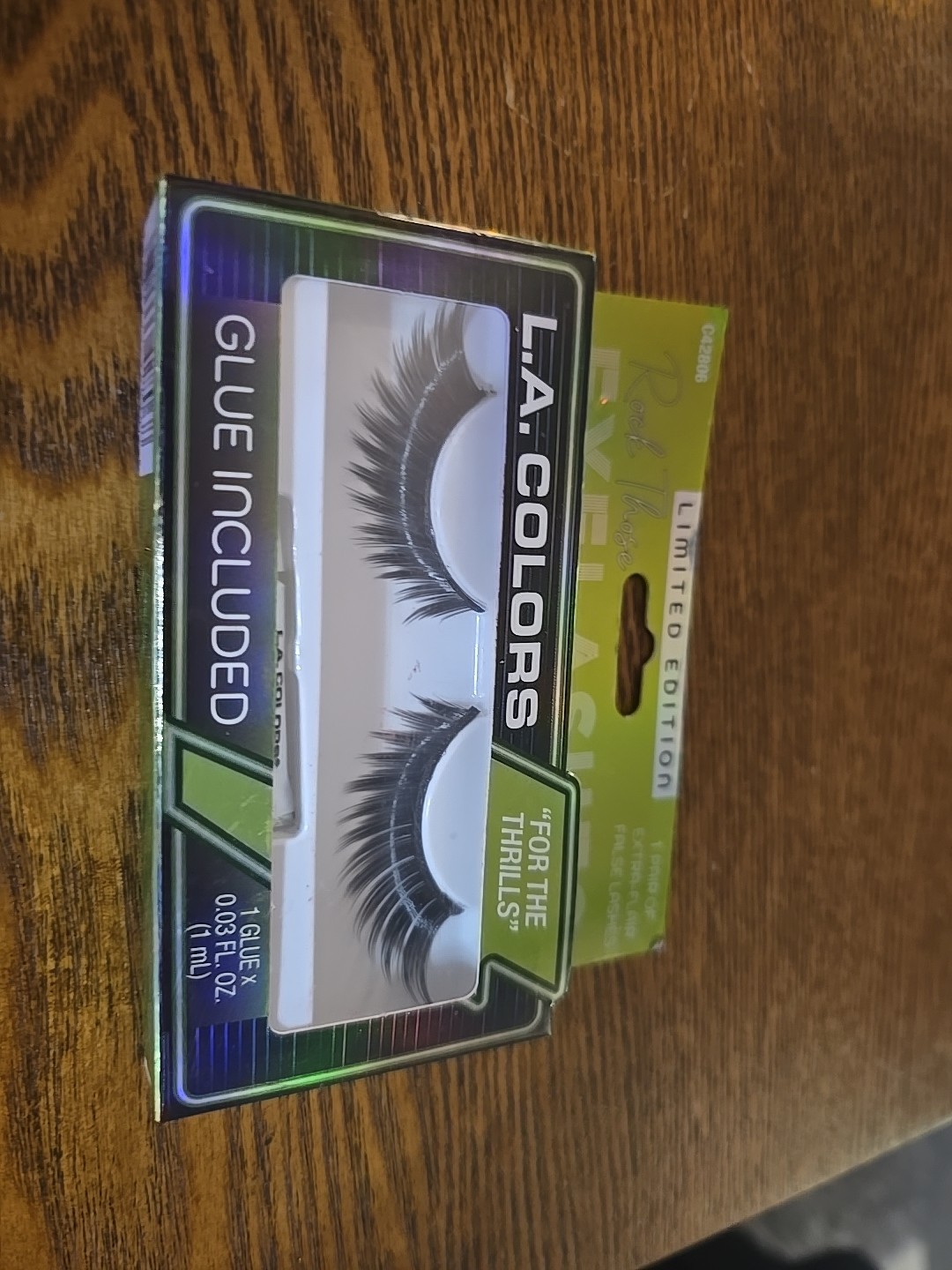 1 pair L. A. Colors false eye lashes "For The Thrills" black C42806