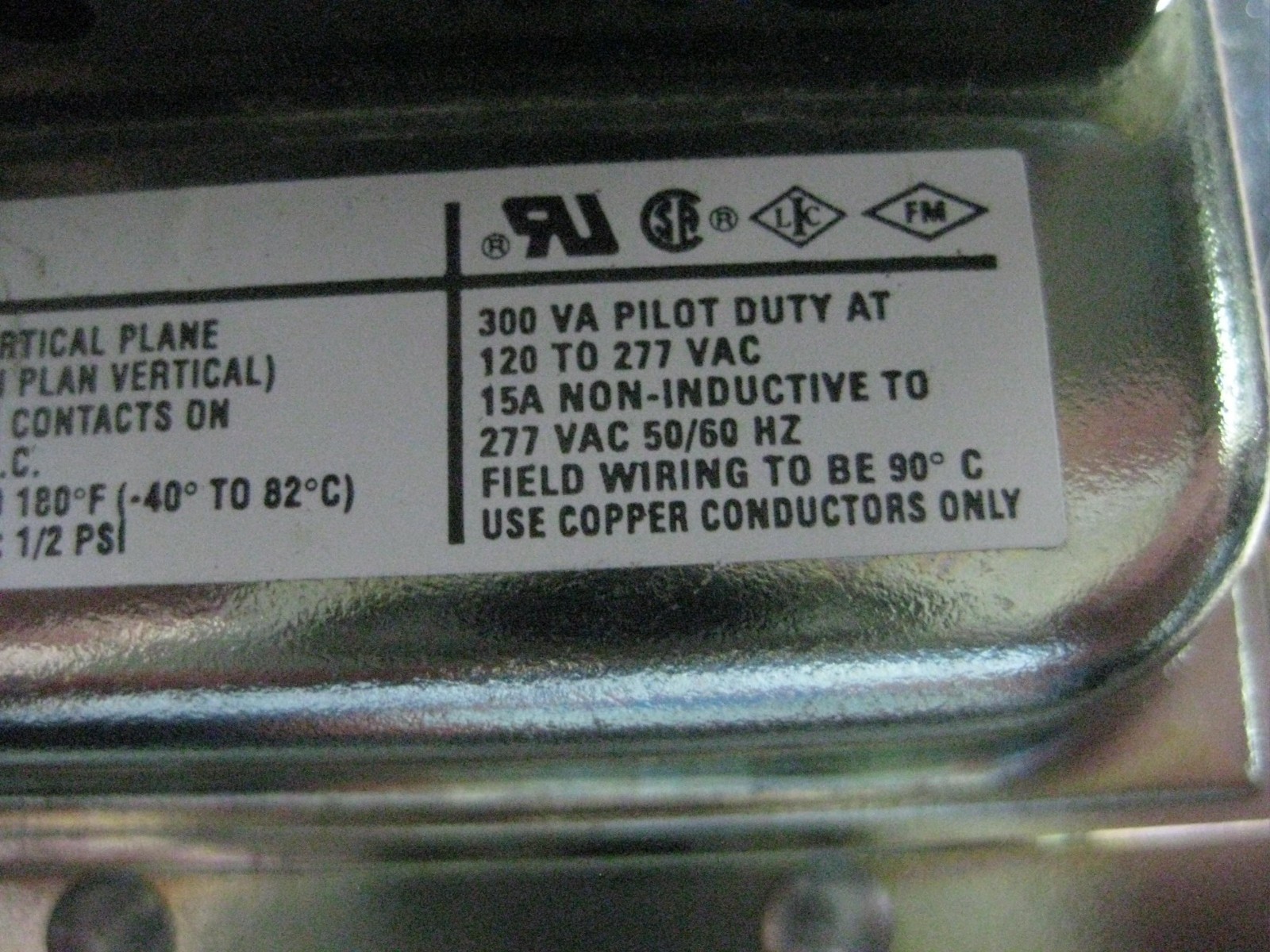 Cleveland Controls DFS-221-153 Switch NEW