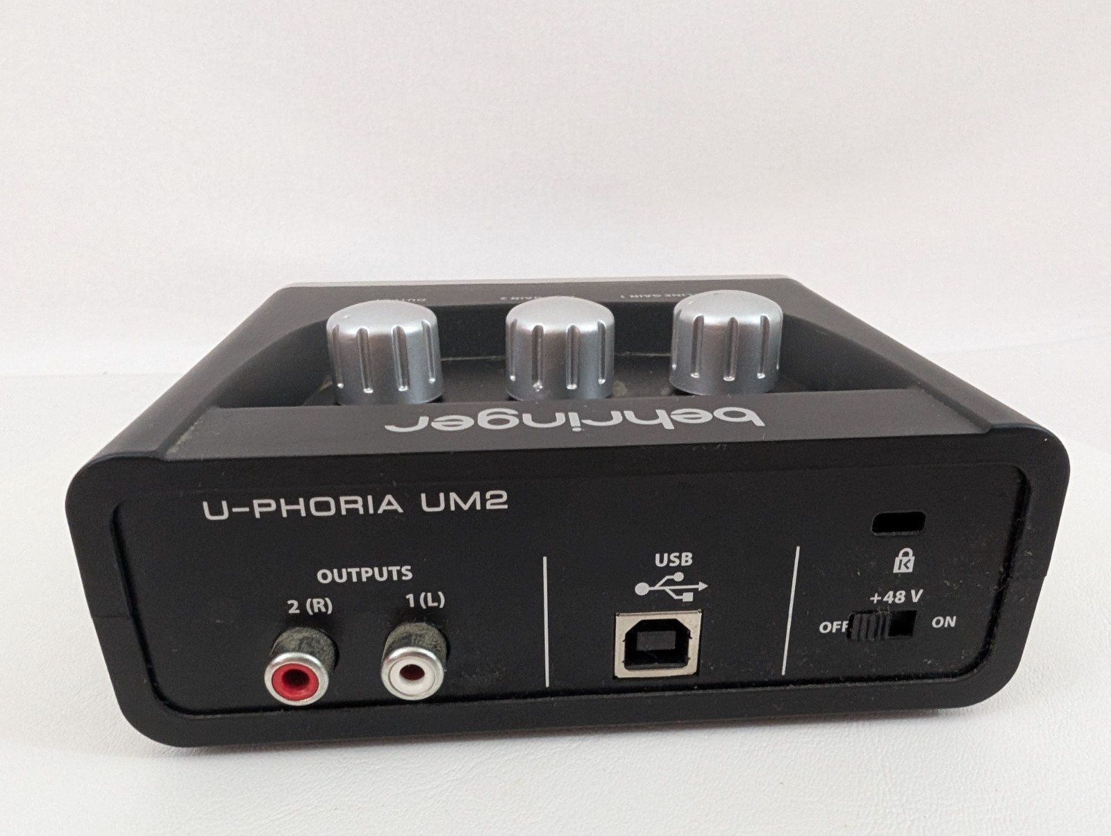 Behringer U-Phoria UM2 USB Audio Interface 2x2 Xenyx Mic Preamp - Tested