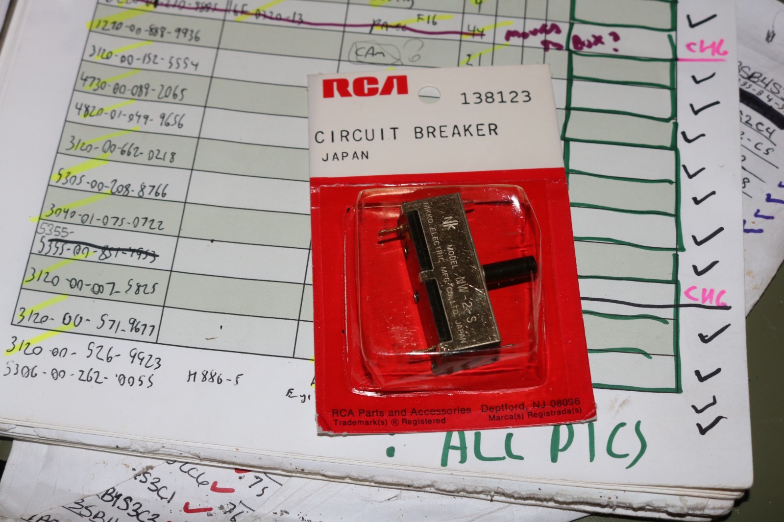 NOS RCA Nikko NW-2-S 138123 push button circuit breaker 2.5 amp 125V 60HZ