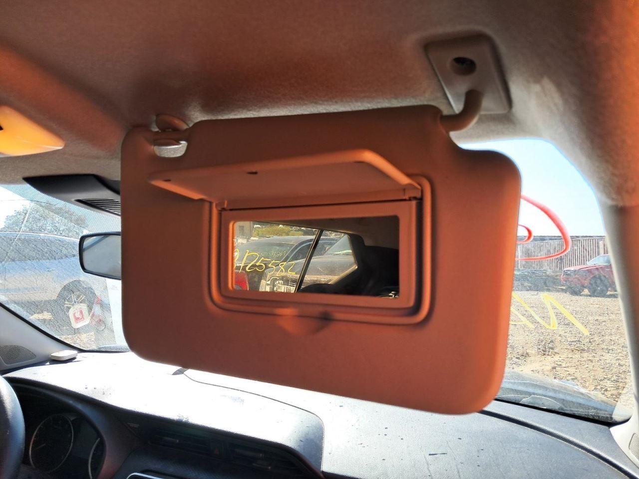 KICKS 2021 Glove Box 4786342