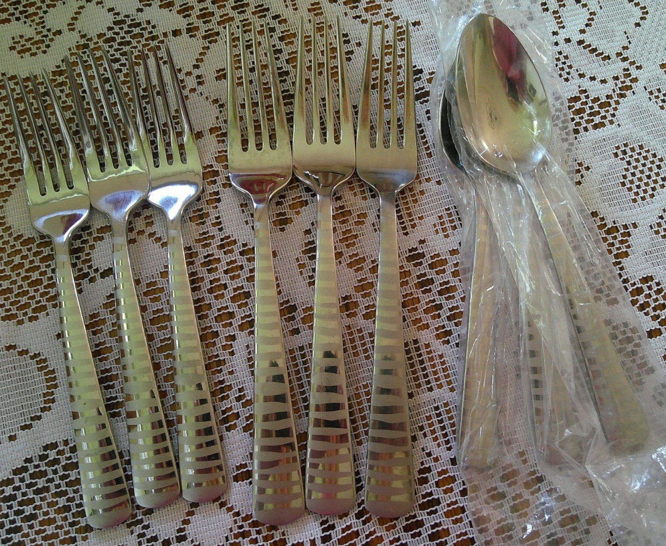 Oneida Lynx MINT! 9 Piece Lot including  6 forks, 3 new oval soup             L6