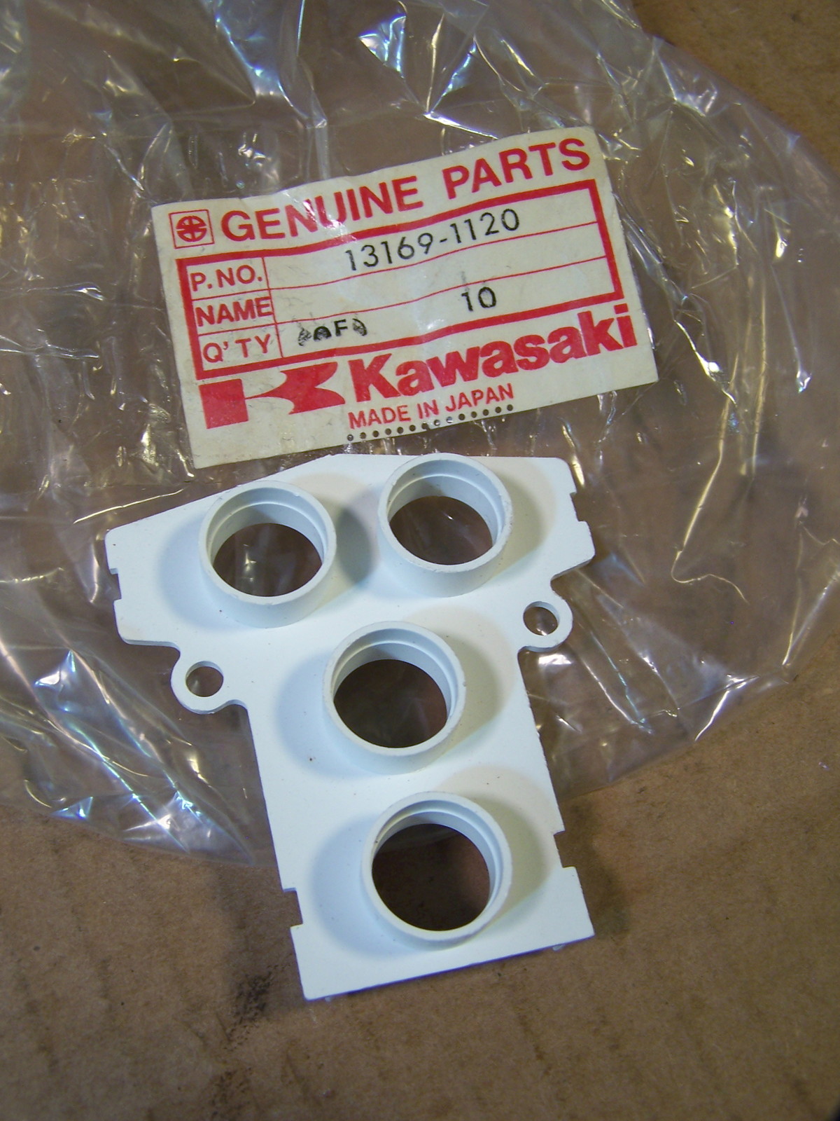 KAWASAKI KZ550 NEW OEM METER LIGHT SOCKET PLATE  KZ 550  1980-1983  13169-1120