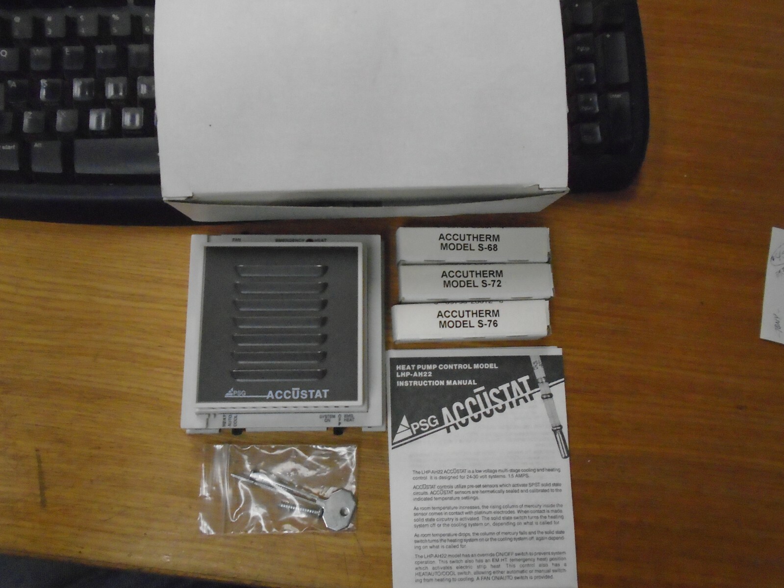 PSG ACCUSTAT LHP-AH22 HEAT PUMP THERMOSTAT 24-30 VAC 1 COOL 2 HEAT 4 SENSORS REQ