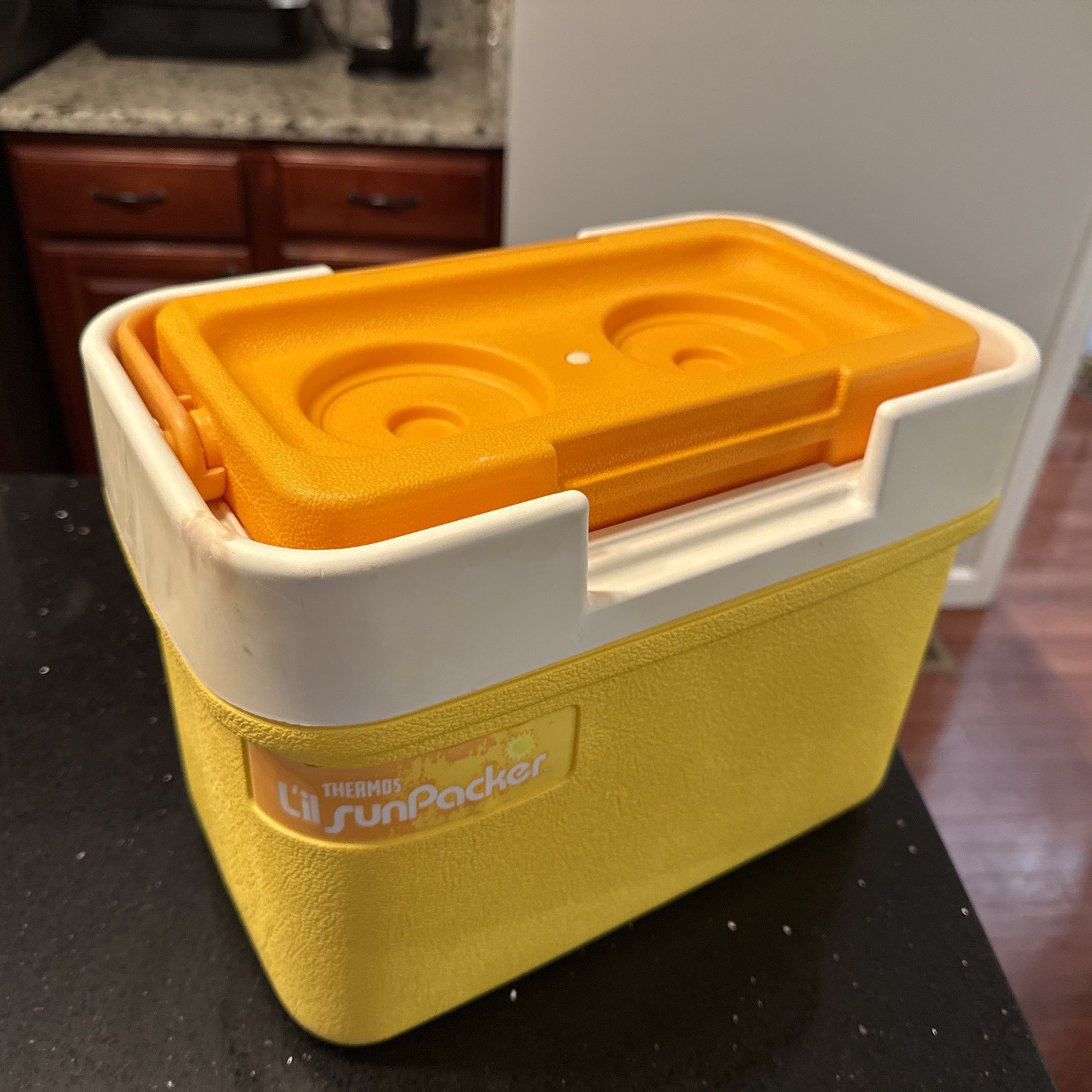VTG Bright Yellow 6.5 Qt Thermos L'il Lil SunPacker Beach Pool Cooler 7710 Lake