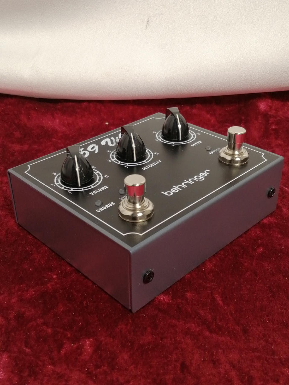 BEHRINGER 69VIBE Model