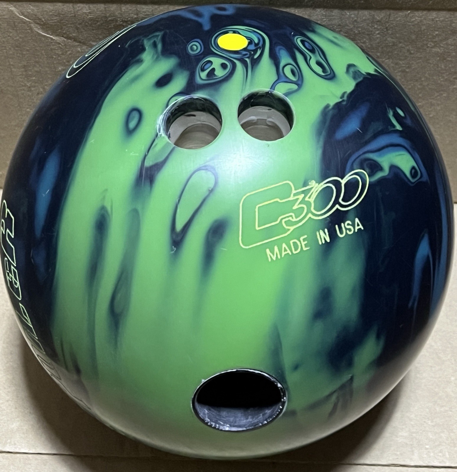 Columbia 300 Spoiler 15 lb Bowling Ball Used Single Drill