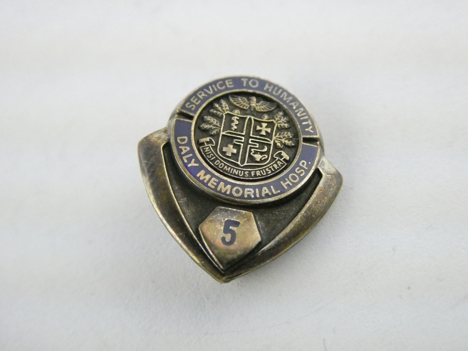 Vintage Service to Humanity Daly Memorial Hospital Enamel Lapel Pin 2.9g .5 Inch