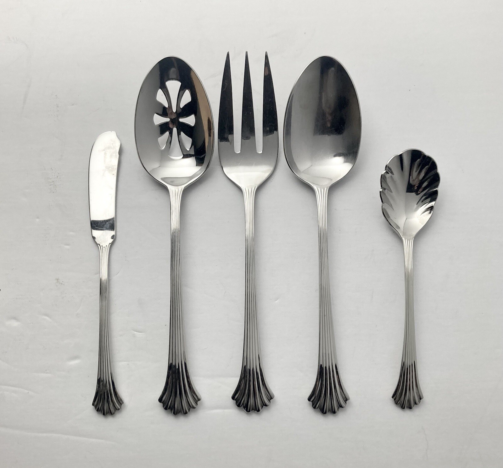 Wallace “Tiara” 5-Piece Stainless 18/8 Serving Hostess Flatware Set, Korea