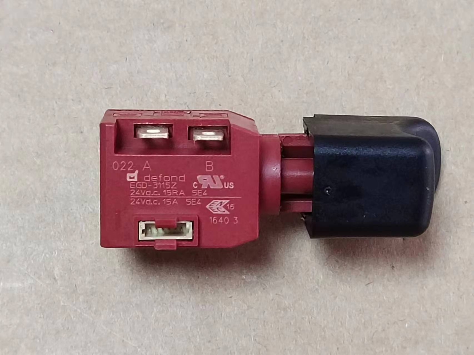 2pc NEW Defond EGD-3115Z DC24V 15RA Trigger switch